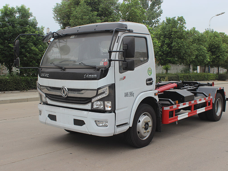 東風D7多利卡鉤臂車SCS5120ZXXEQ6車廂可卸式垃圾車