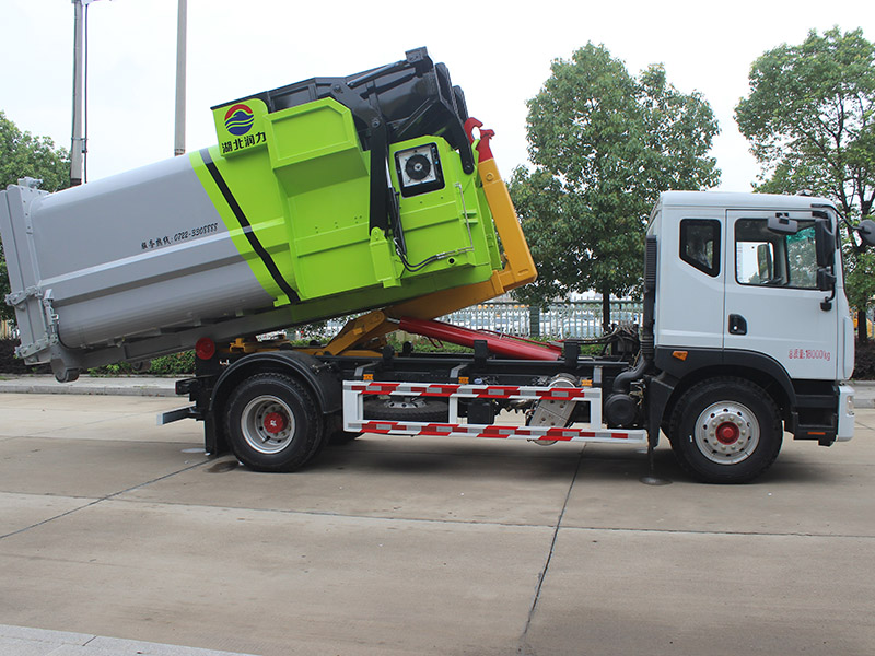 東風D9鉤臂車SCS5182ZXXEQ6車廂可卸式垃圾車