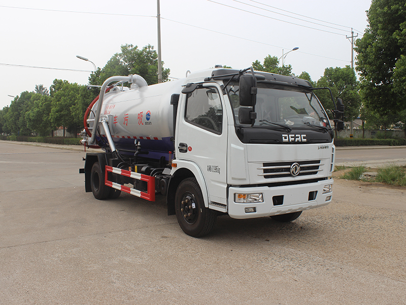 東風多利卡8方吸污車