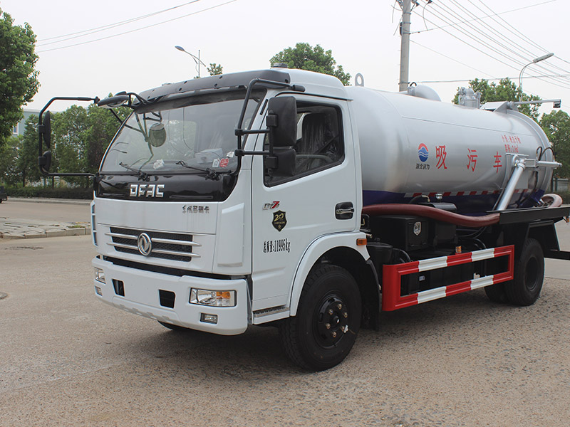 東風多利卡8方吸污車