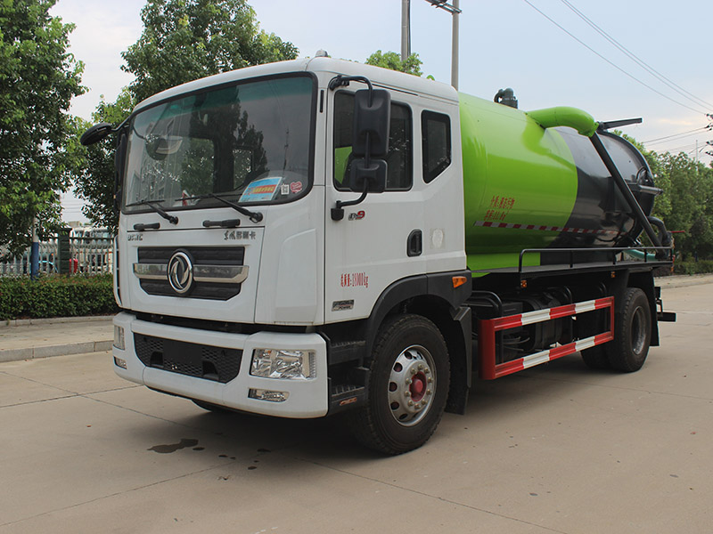 12方東風多利卡D9吸污車