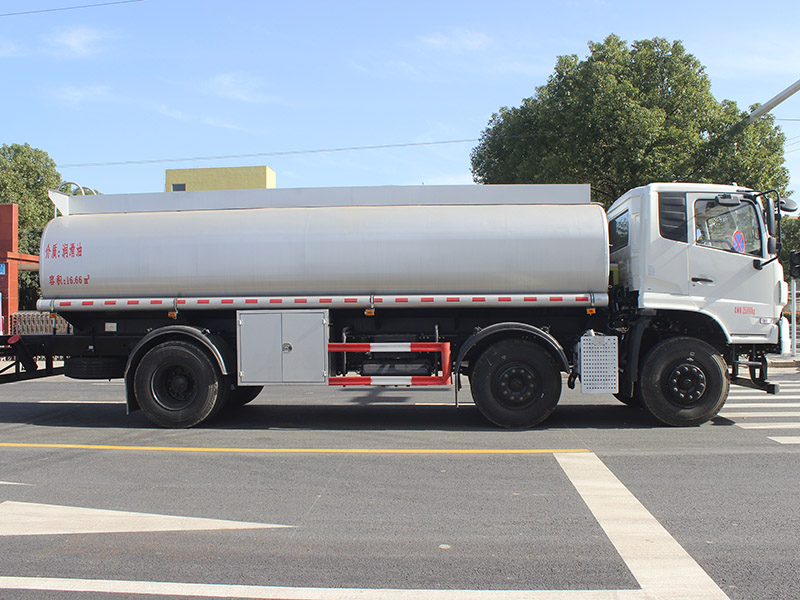 東風(fēng)天錦17.5立方SCS5253GPGDFH6普通液體運(yùn)輸車