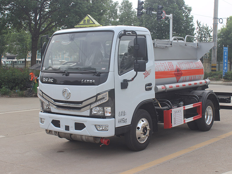 東風多利卡藍牌2立方SCS5041GRYEQ6易燃液體罐式運輸車