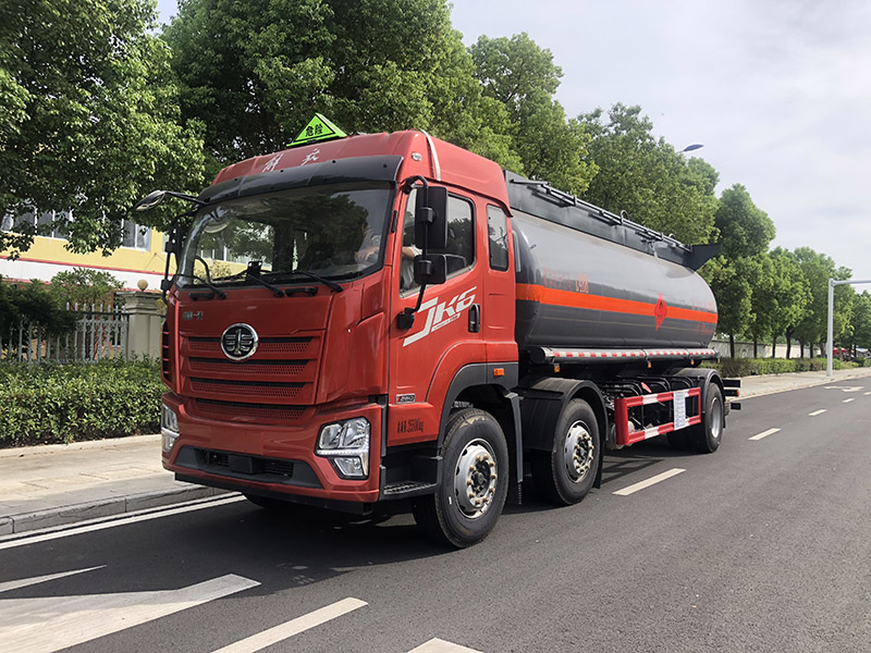 解放20立方SCS5264GRYCA6易燃液體罐式運(yùn)輸車(chē)