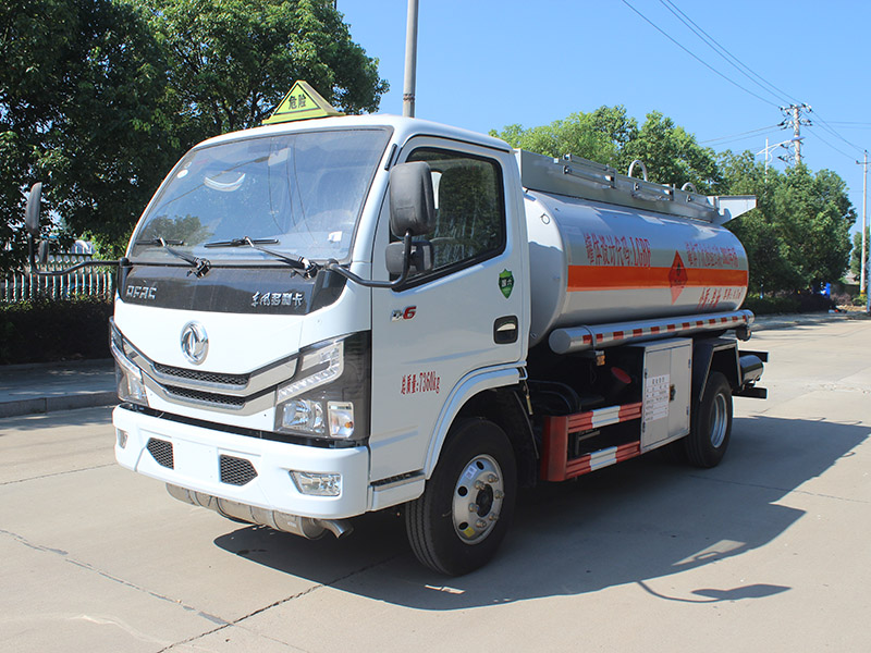 夏季油罐車輪胎保養有竅門